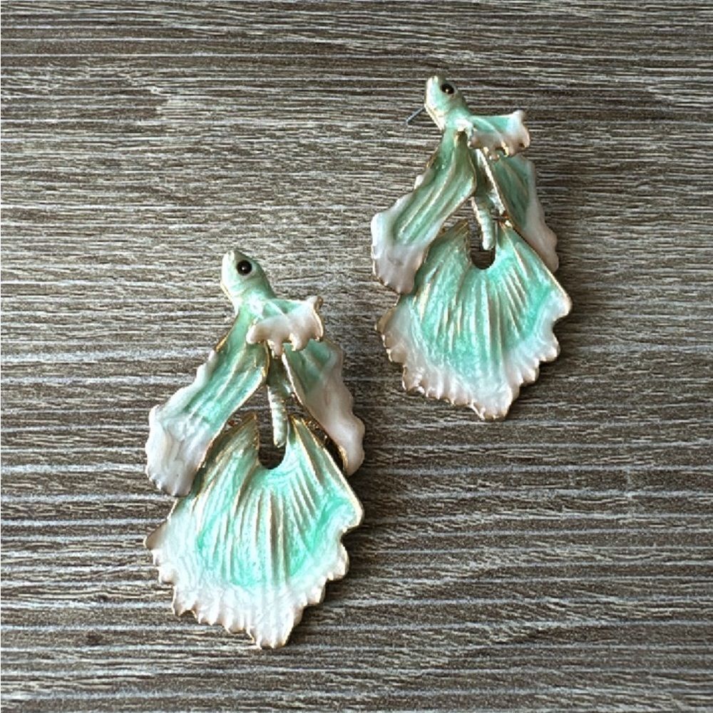 Green fish earrings A691